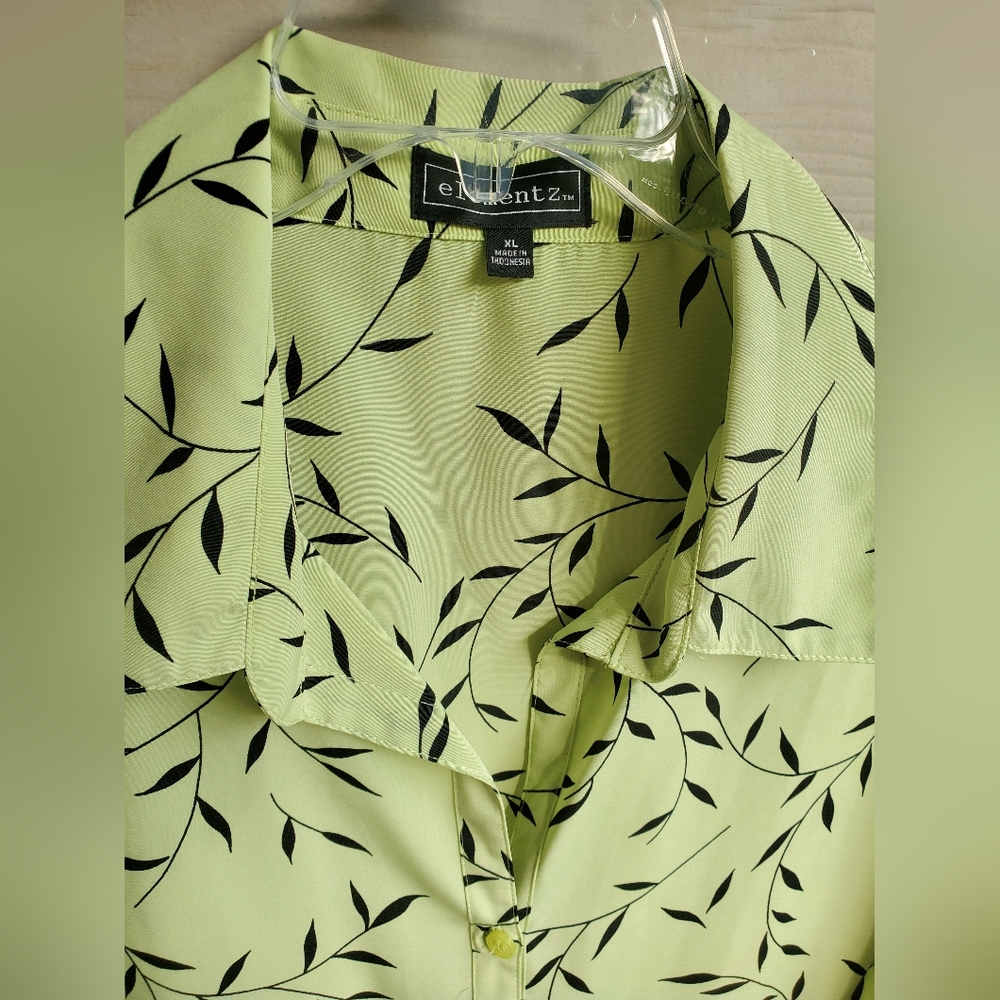 elementz Black Vine Leaf Pattern Short Sleeve Button-down Pistachio Green Blouse - Picture 3 of 13